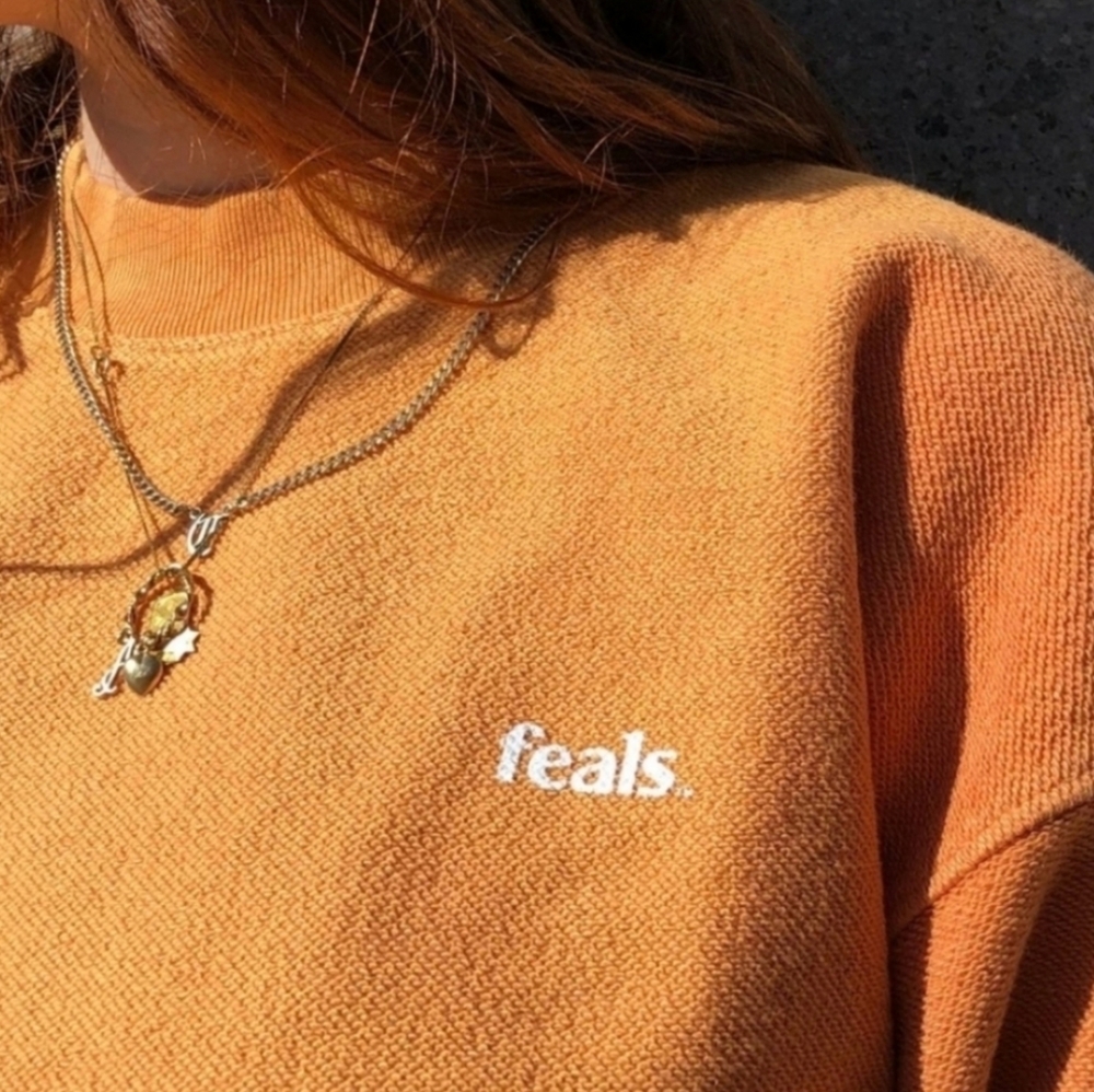 MADHAPPY FEALS LOGO PULLOVER SWEATSHIRT